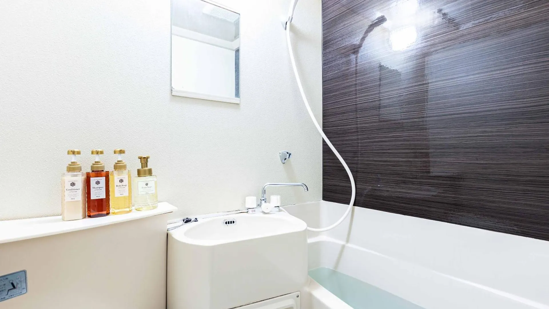 エステラス大阪ウエスト102 Apartment  Osaka